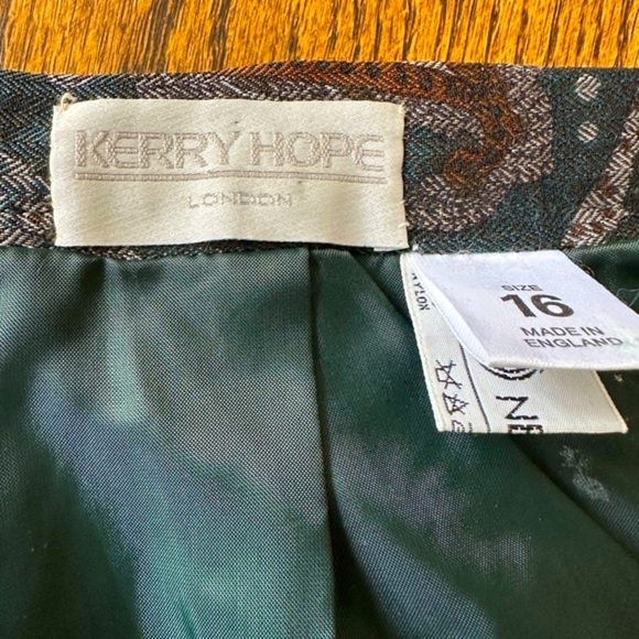 Kerry Hope of London size 16, 100% wool skirt. - Picture 12 of 12